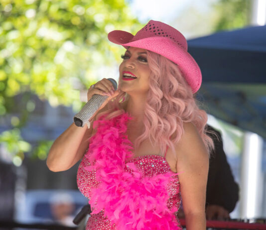 Tuesdays in the Healdsburg Plaza revealed Rocio y sus Sonora